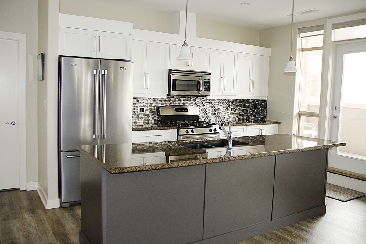 01-bealuie-luxury-vinyl-installtion-condo-home