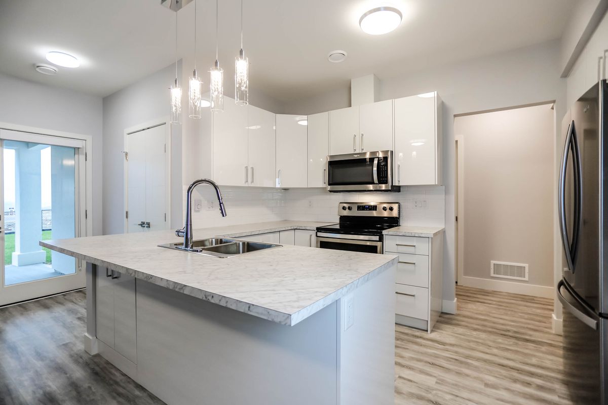 05-luxury-vinyl-installation-in-detached-home