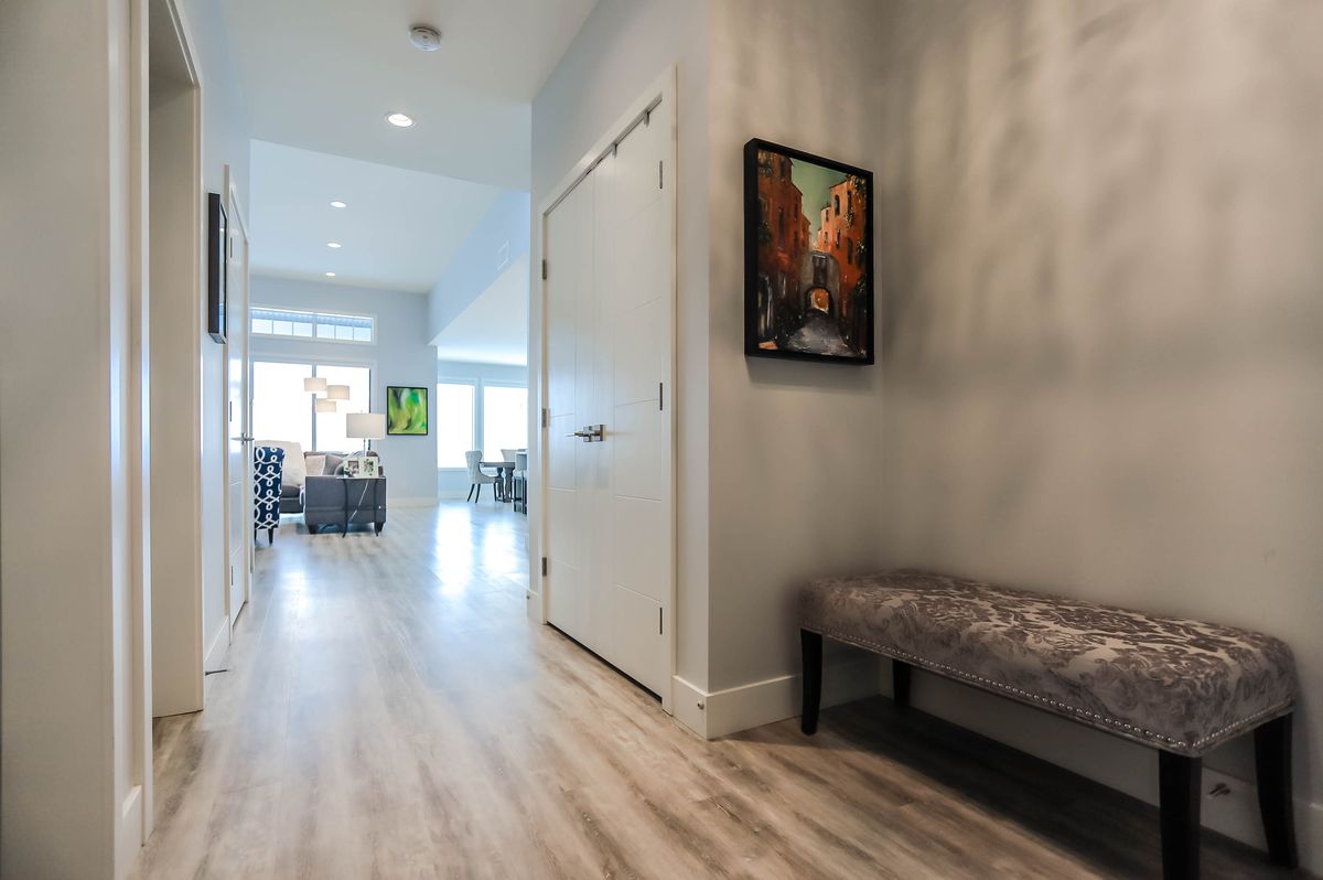 07-luxury-vinyl-installation-in-detached-home