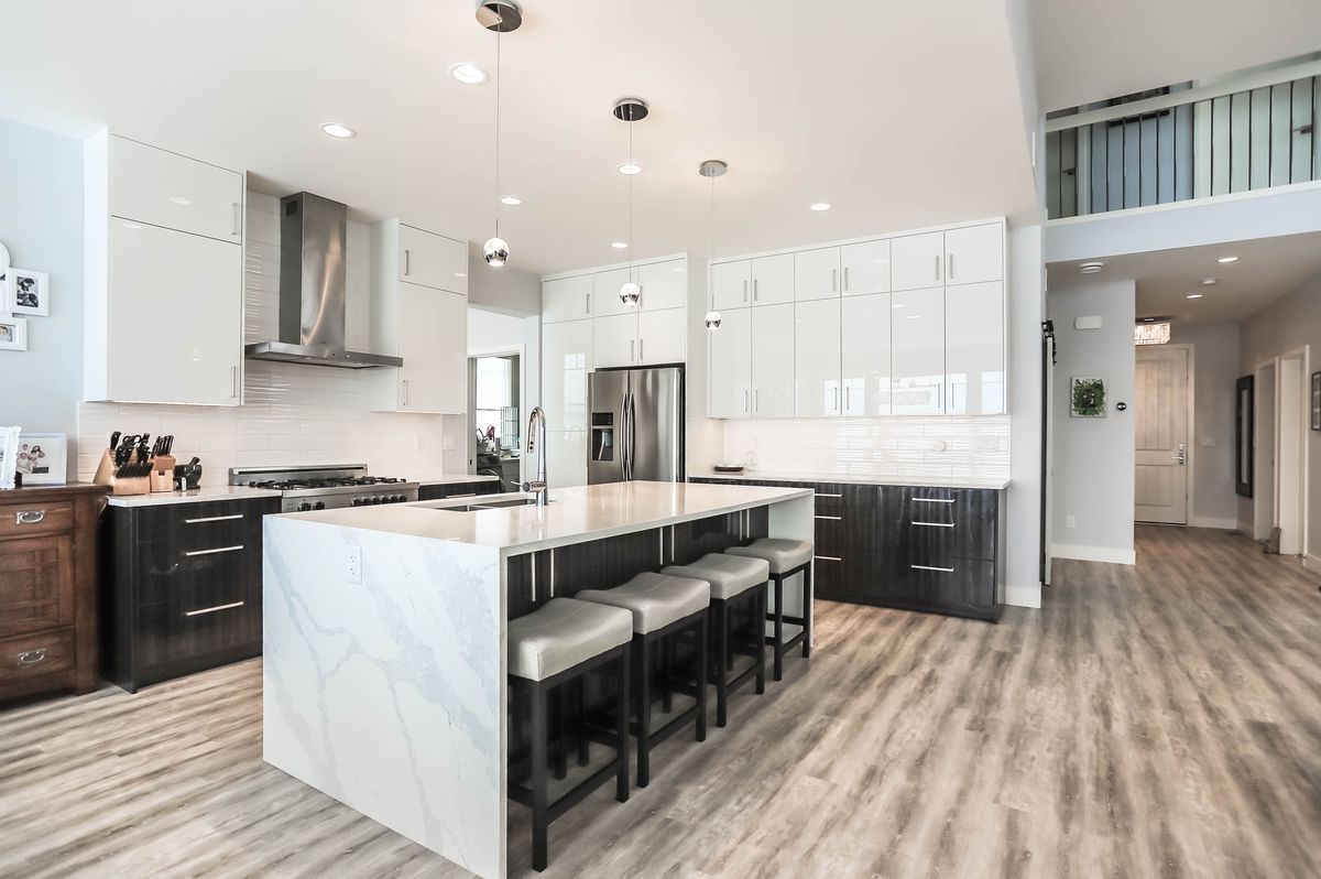 14-luxury-vinyl-installation-in-detached-home