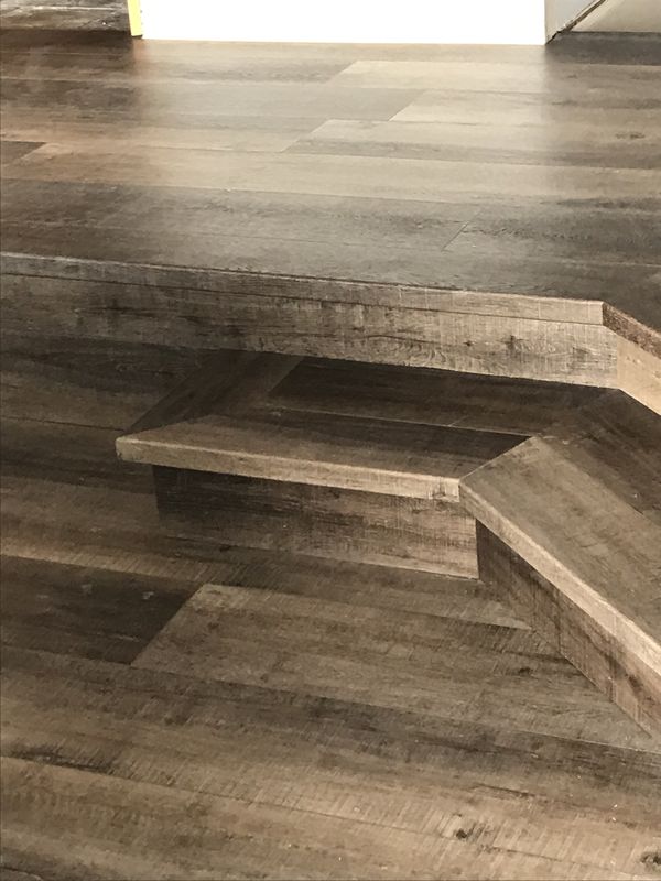 2-peninsula-beaulieu-engineered-luxury-vinyl-floor-installation